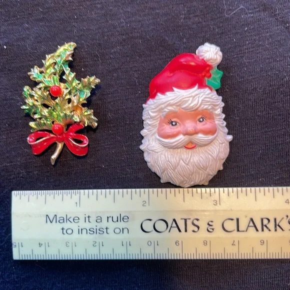 Two For One Hallmark Santa Unsigned Holly Brooches - Picture 2 of 5